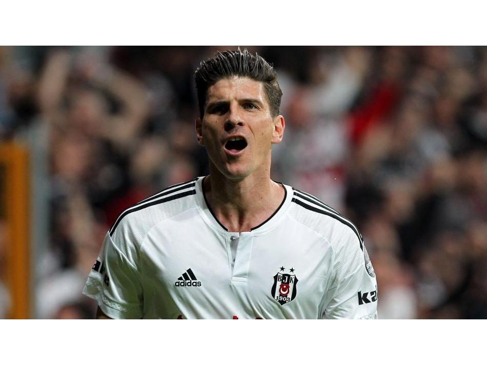 Mario Gomez. Марио Гомес BJK. Марио Гомес личная жизнь. Марио Гомес похожие.